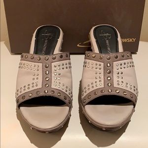 Grey/sliver multi leather with silver studs wedg.